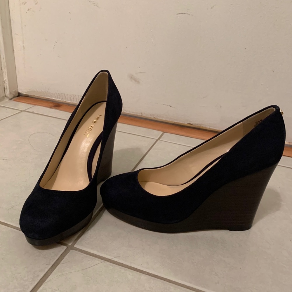 Shoes - Picture 2 of 4